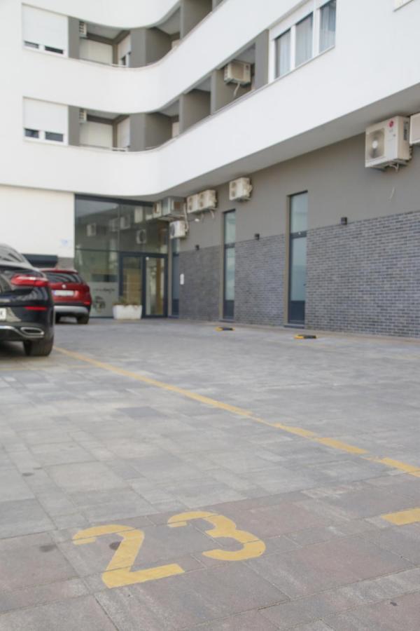 Supernova City Center - Free Private Parking Novi Sad Bagian luar foto